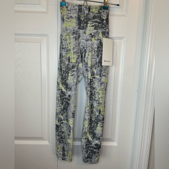 Lululemon Wunder Train High-Rise Tight with Pockets 25"
Sz. 0 - Picture 8 of 8